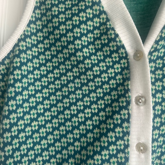 Collared green tank top - Picture 2 of 3